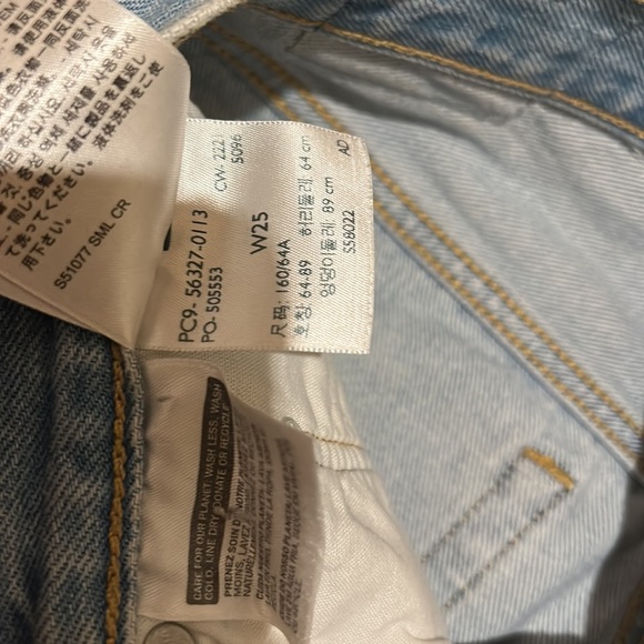 Levi denim shorts size 25. Great condition. - Picture 3 of 3